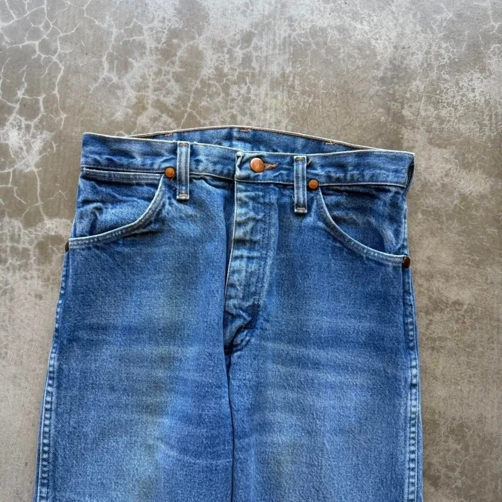 Vintage 90's Wrangler made in USA cowboy cut faded denim straight jeans 28x32